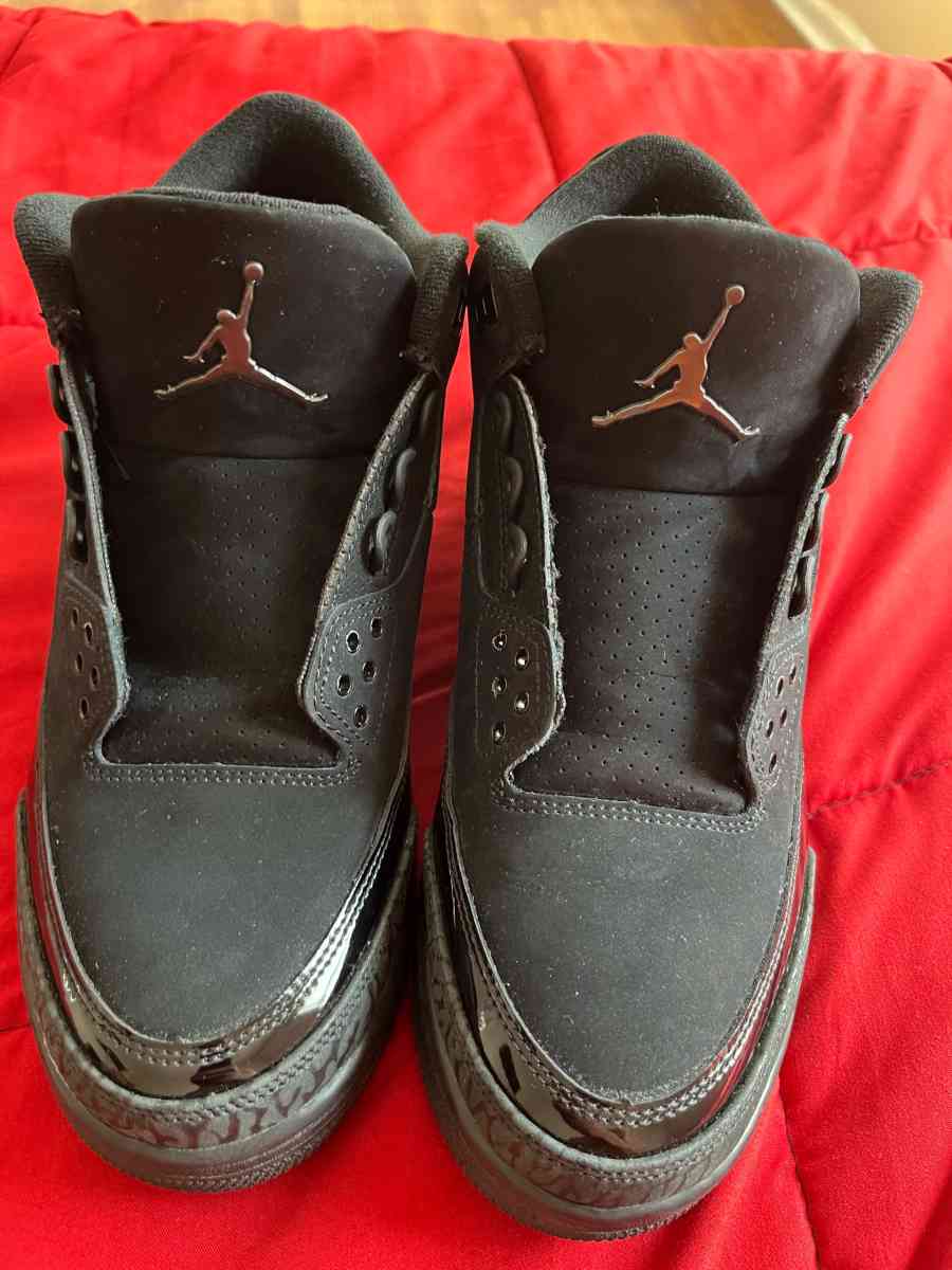 air Jordan black cat 3 laces come with it size 10
