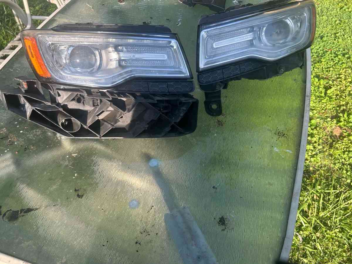 2019 Jeep Grand Cherokee hid headlight