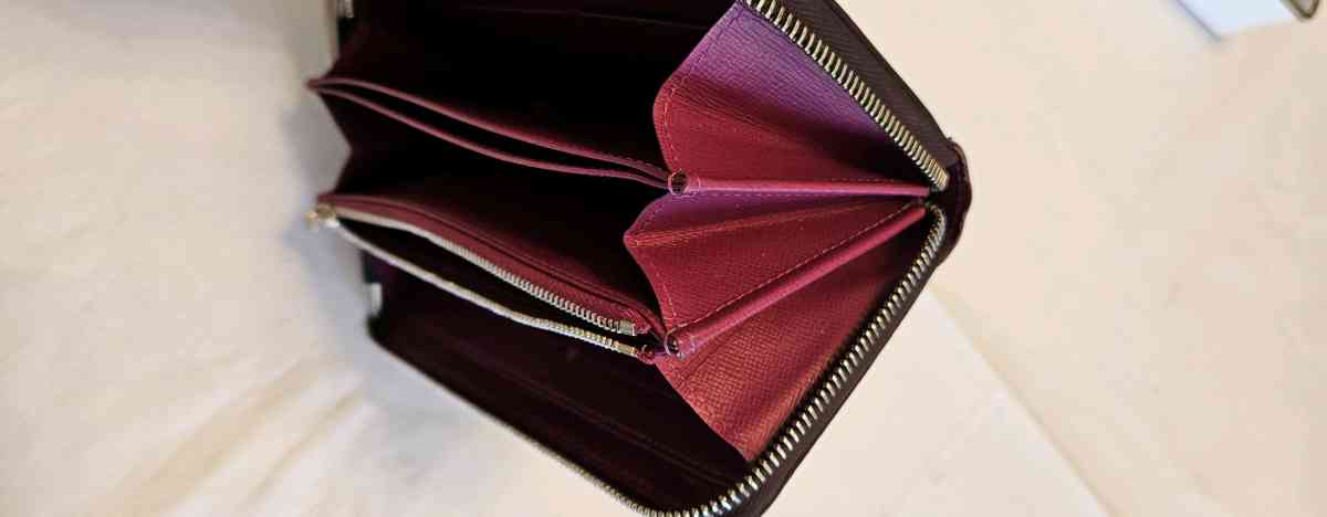 Authondice LUIS VUITTON WOMENS PURSE