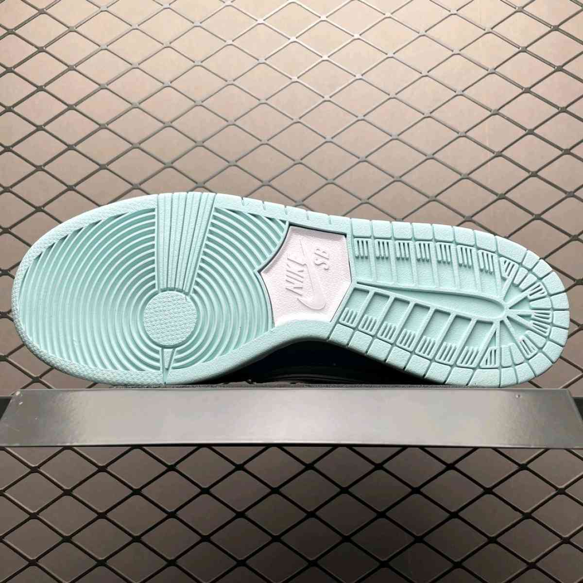 Nike SB Dunk X Tiffany Lobster Concepts