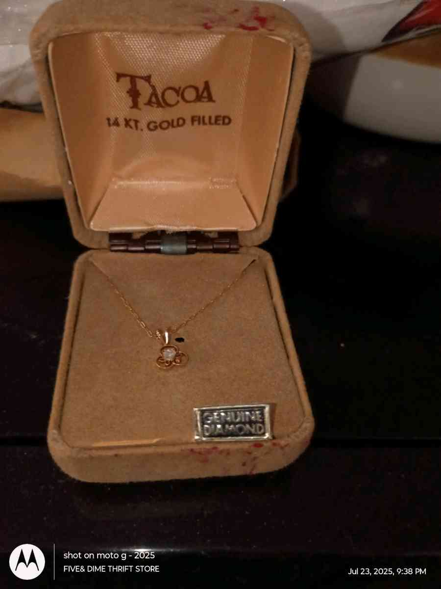 14 kart gold necklace