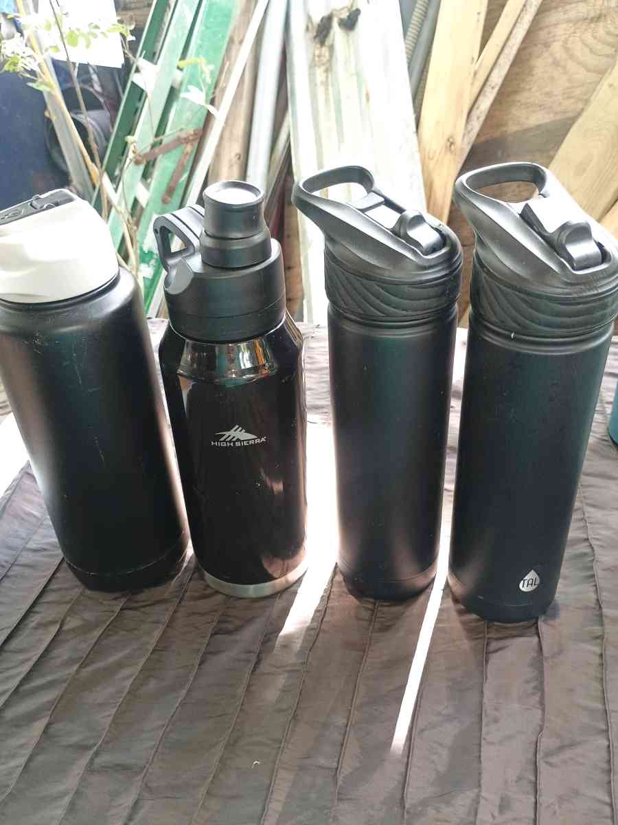 Stainless steel water bottles 16 pieces for 6000 or 500 each