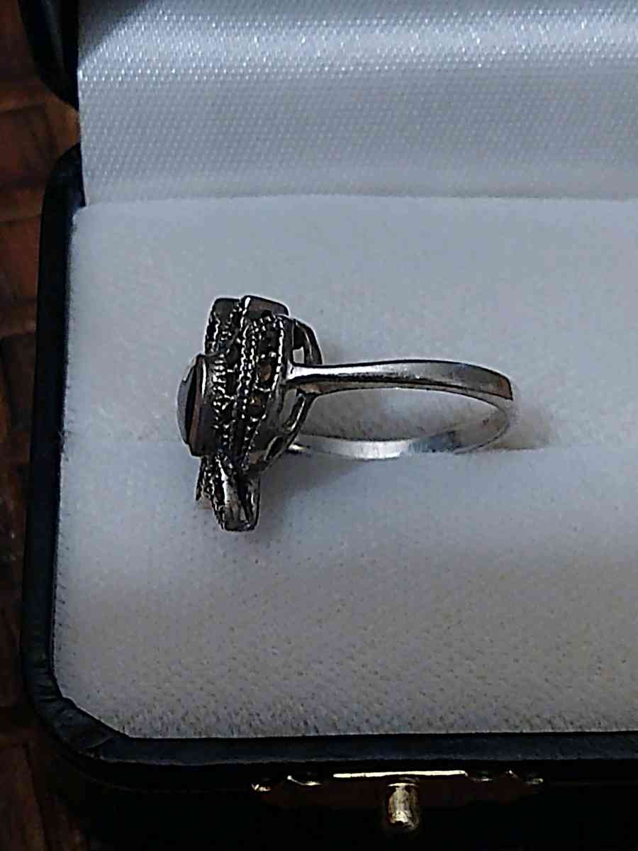 Sterling silver ring sz 7