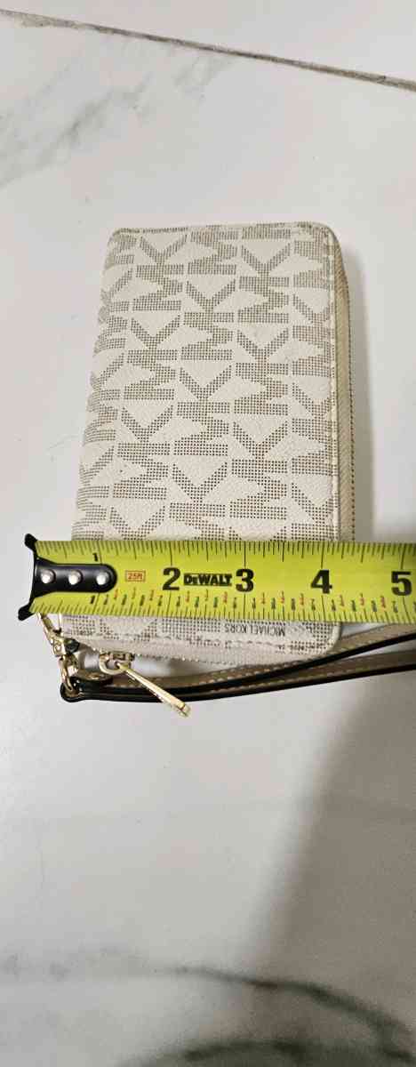 MICHAEL KORS KHAKI COLOR