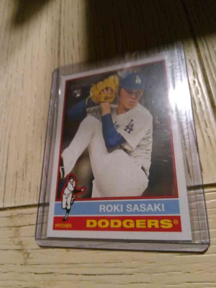 Topps Heritage Roki Sasaki Rookie card