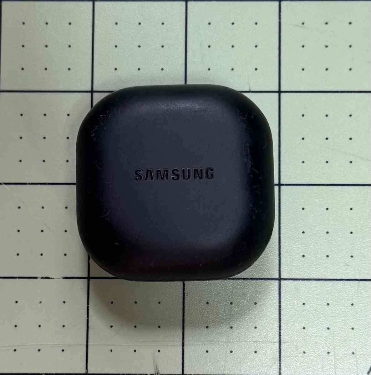 Samsung Galaxy Buds 2 Black  L Earbud Missing  Case  R Earbu