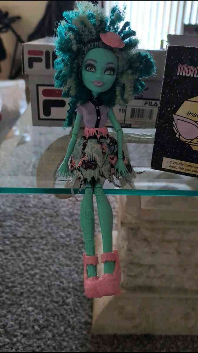 monster high doll honey swamp