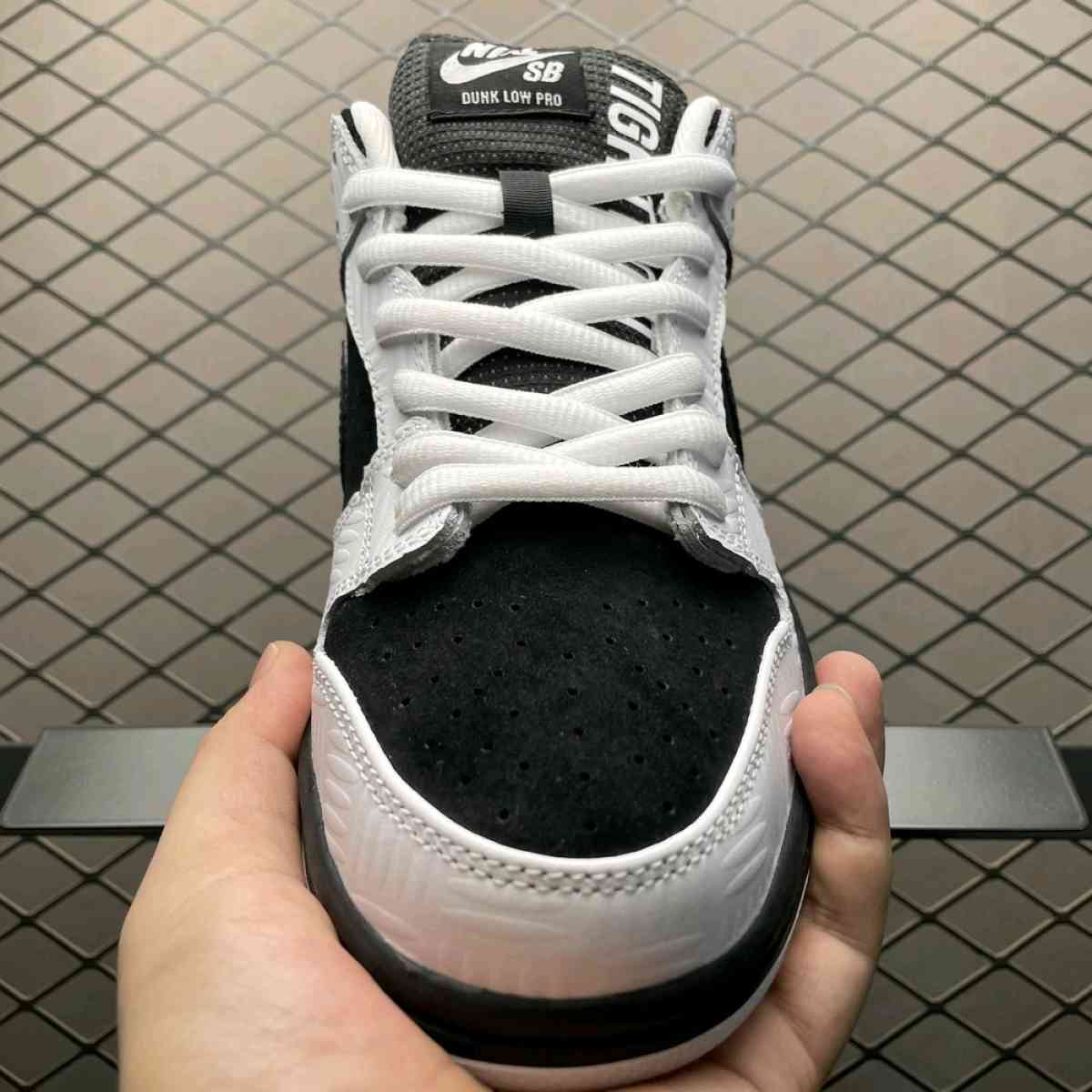 TIGHTBOOTH x Nike SB Dunk Low PRO