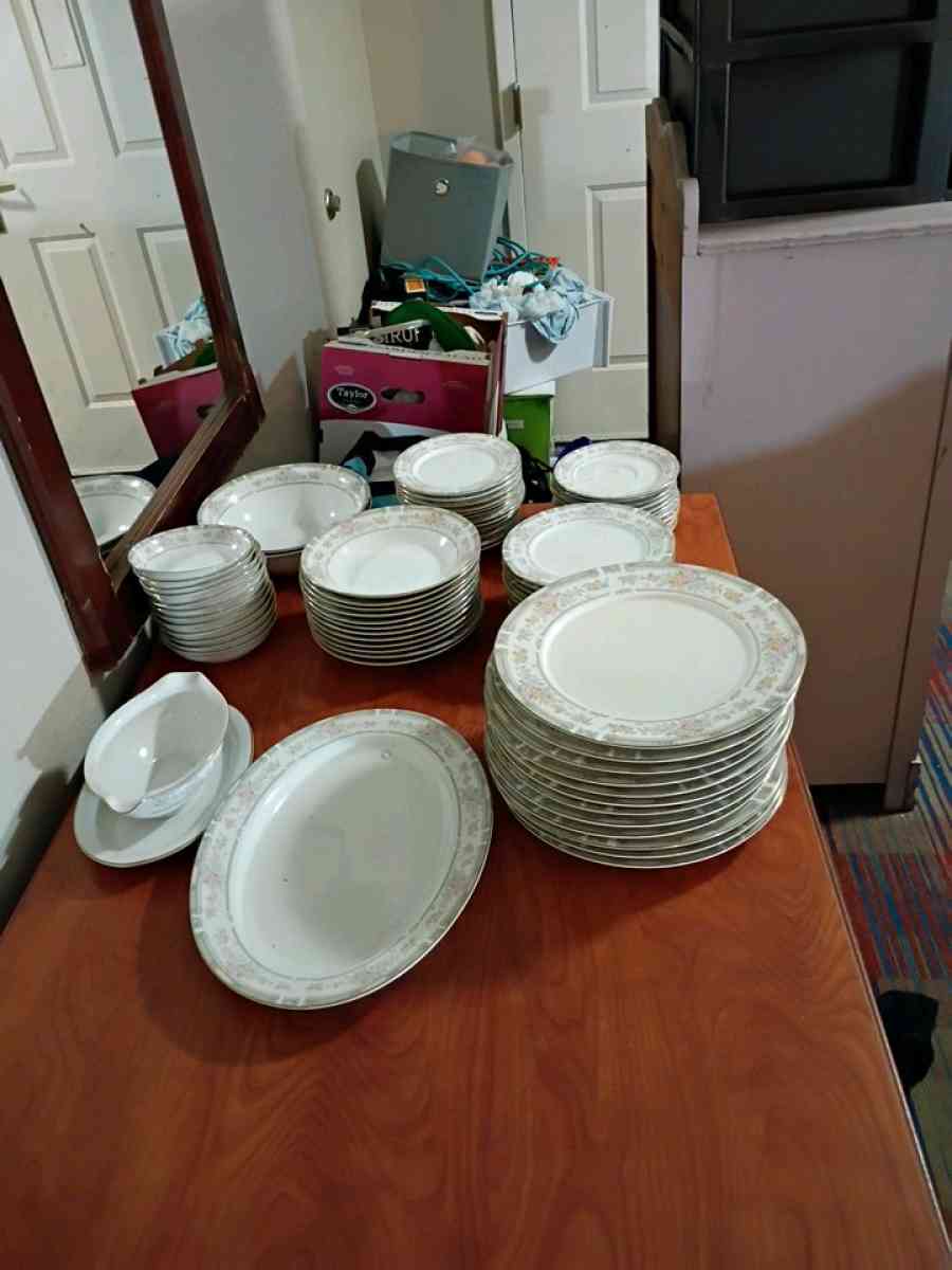 Southampton fine china over 30 piece