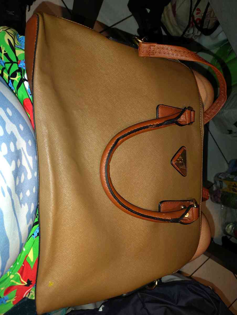 CARTERA GRIS y CAFES