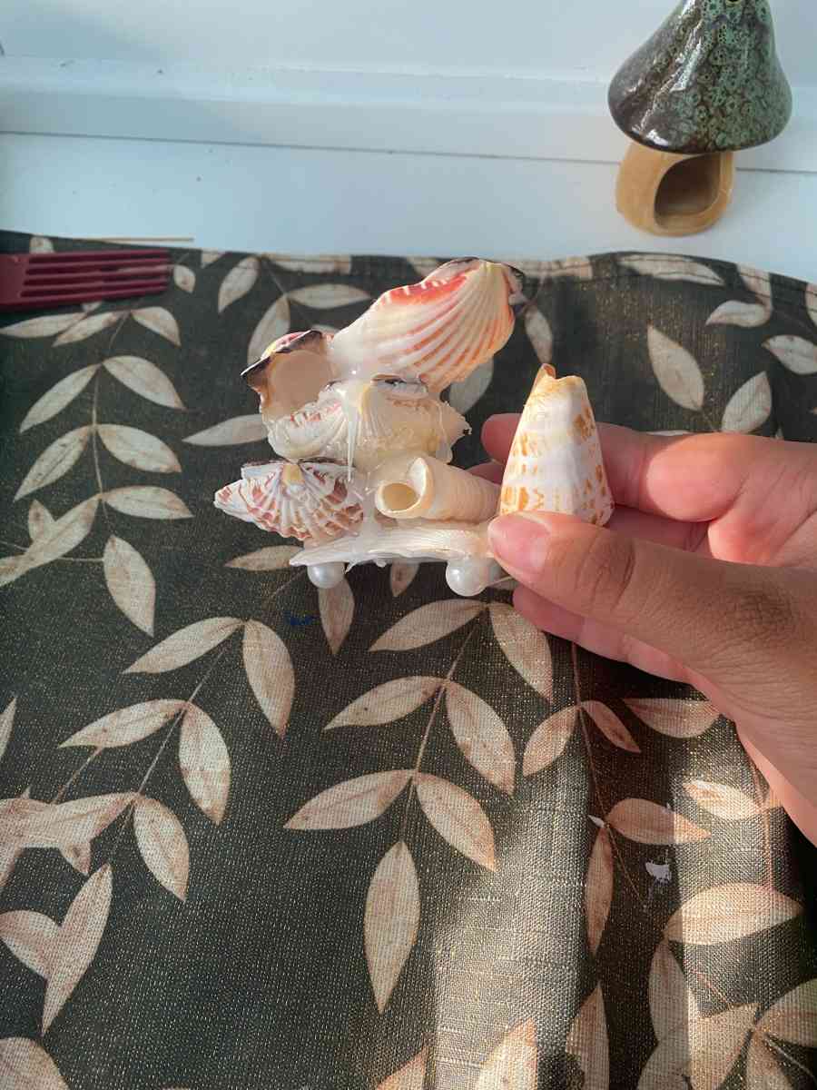 shell jewelry stand