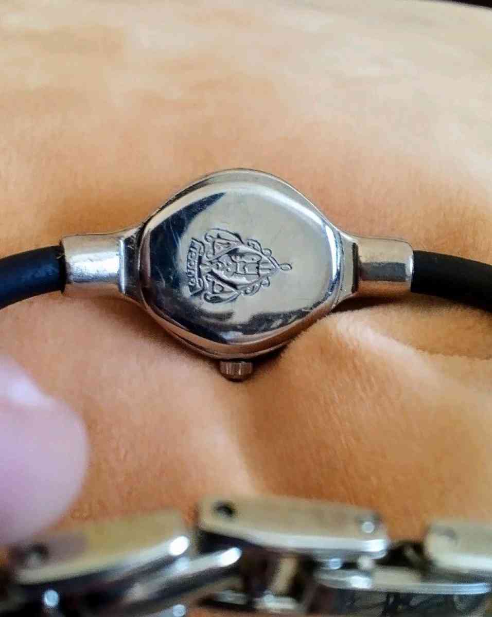 Vintage GUCCI Color Changing Womens Watch