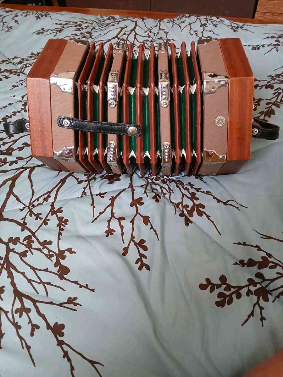 HOHNER CONCERTINA