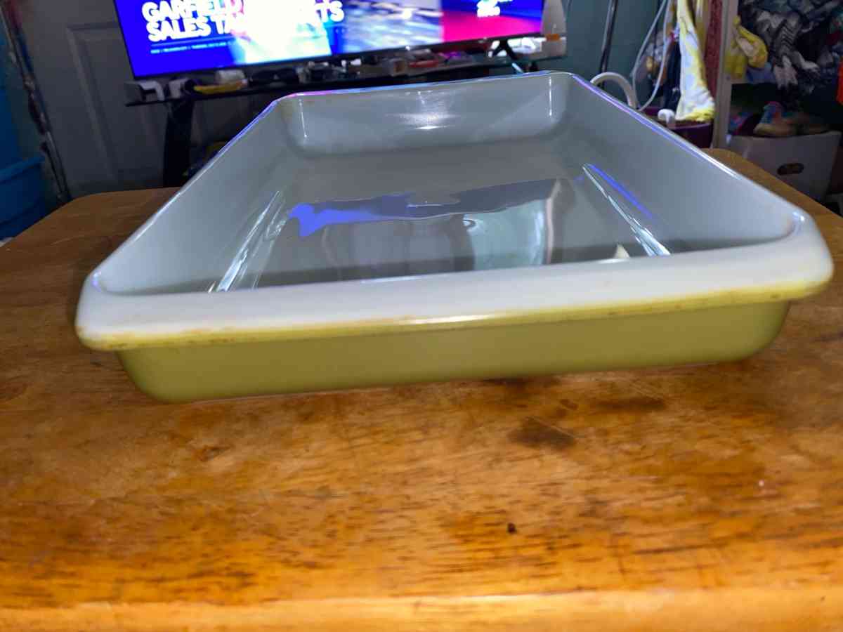 spring blossom lagana Pyrex pan