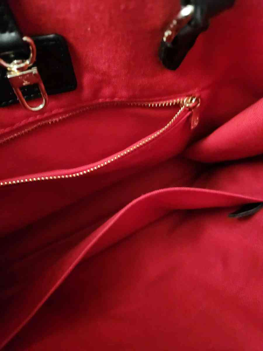 Louis Vuitton LTD love on the go Mm