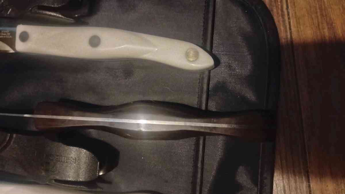 Cutco knife set petite Carver and table knife and trimmer