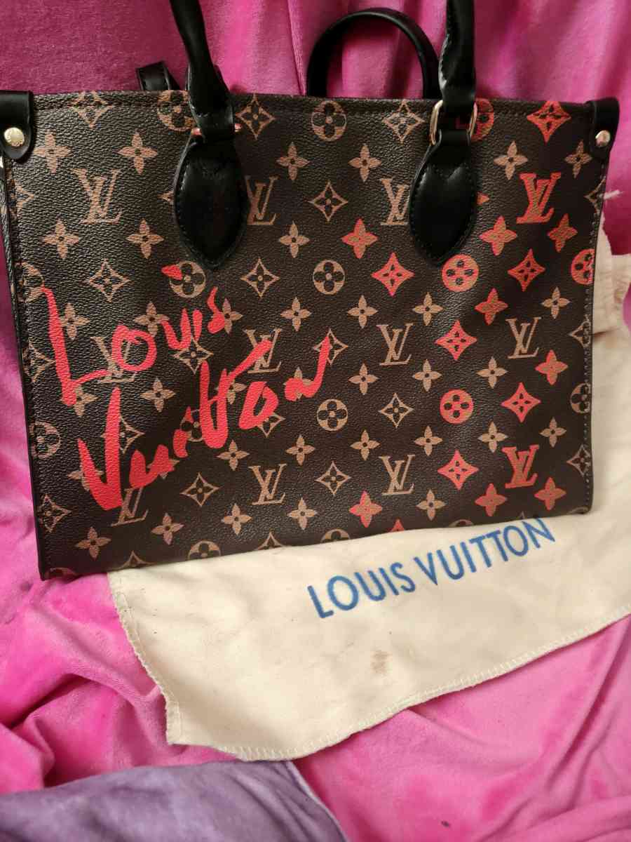 Louis Vuitton LTD love on the go Mm