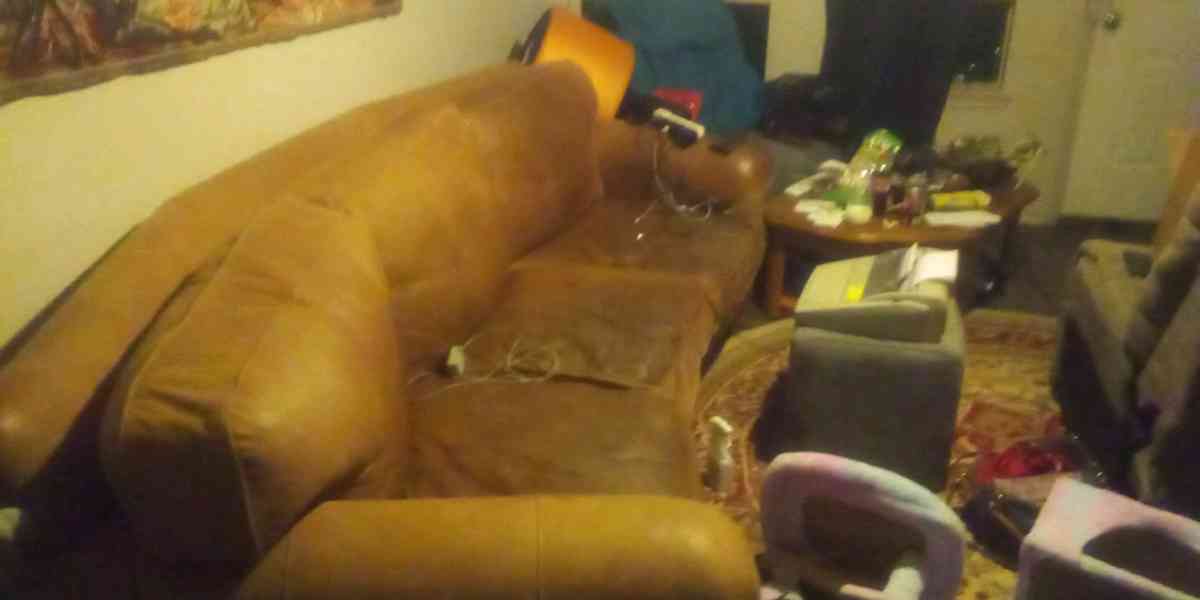 MAJESTIC LEATHER COUCH MUST GO ASAP