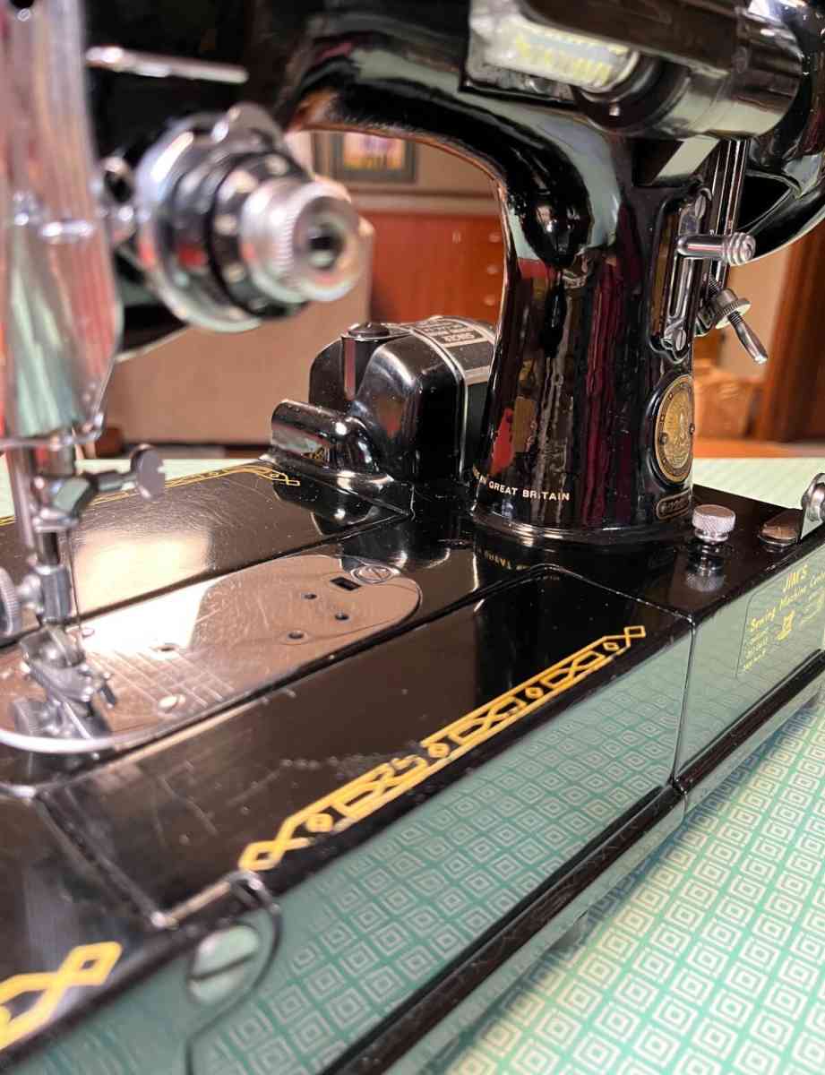 Singer 222k featherweight sewing machine