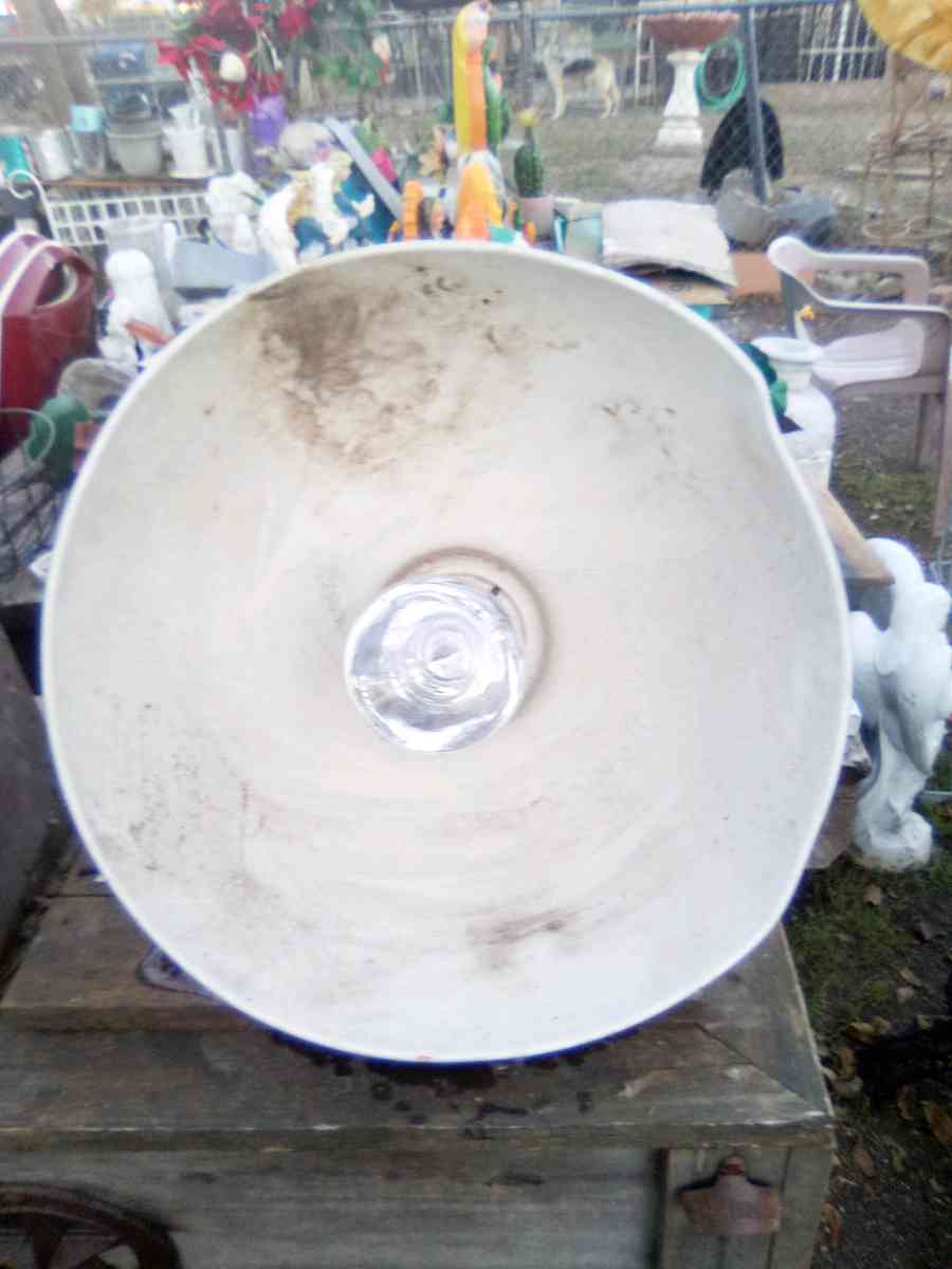 shoplifht or outside light