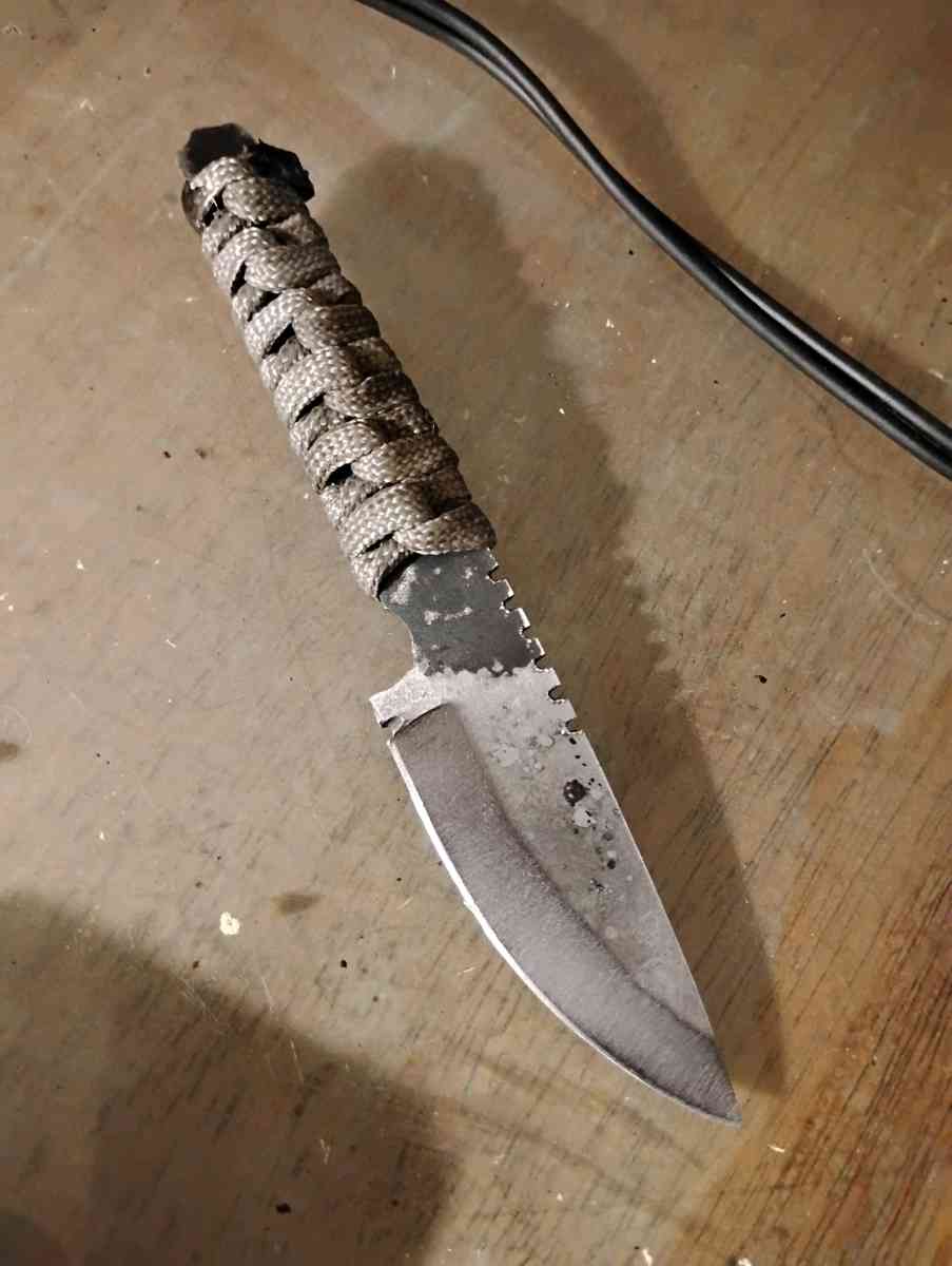 handcrafted fixed blade knife