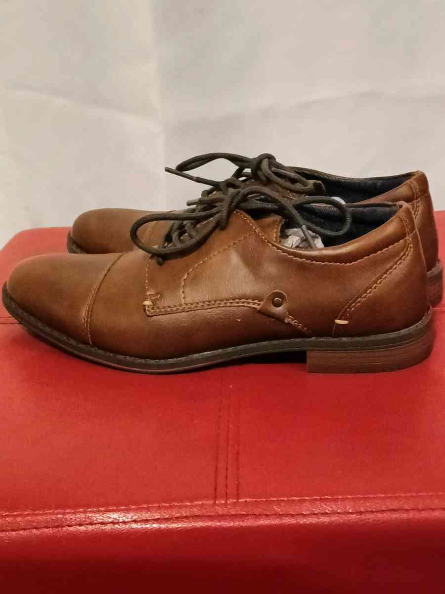 Brand New boys dress shoes brown size 3