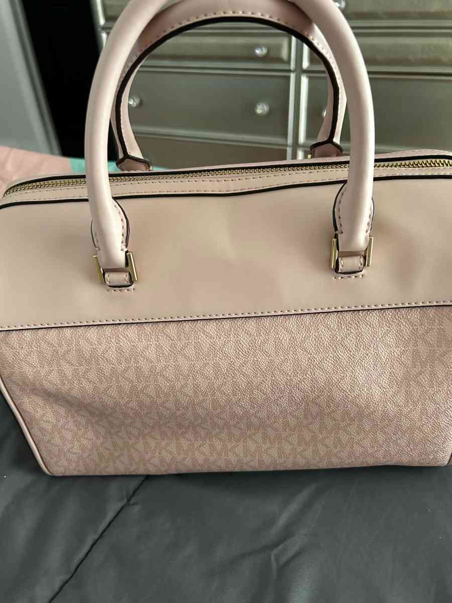 NEW MICHAEL KORS TRAVEL BAG  FOR SALE