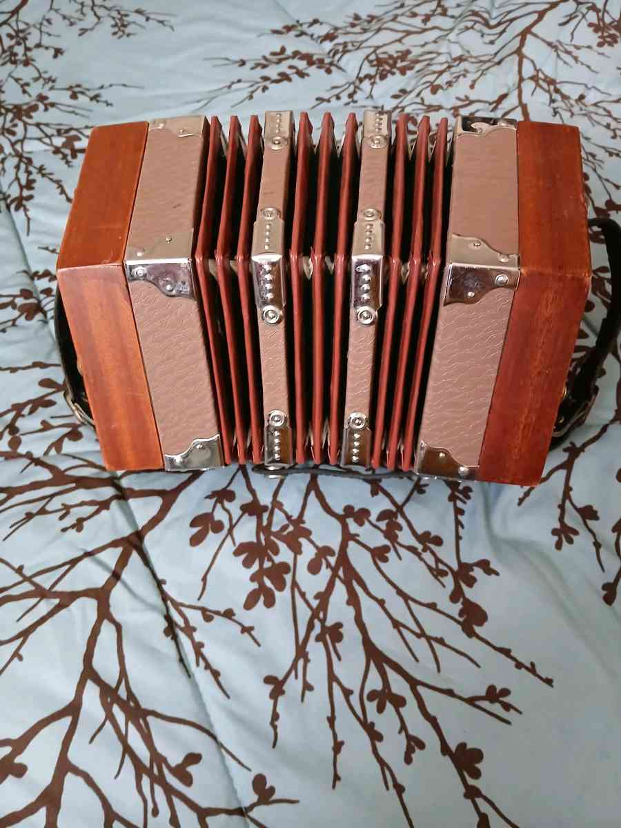 HOHNER CONCERTINA