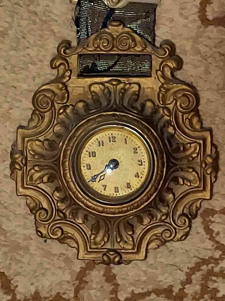 DE LUKE  LOURS XVI FOB CLOCK