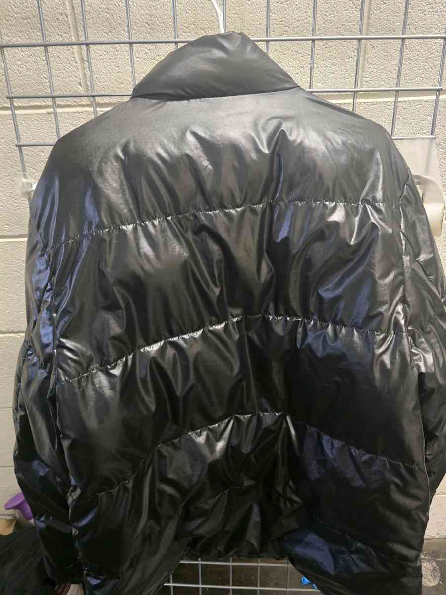 Fashion Men Black Puffer Jacket with Red Lining