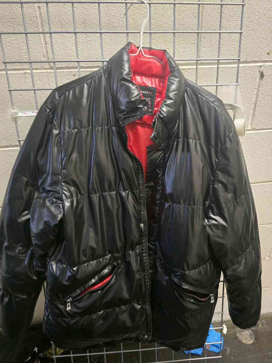 Fashion Men Black Puffer Jacket with Red Lining