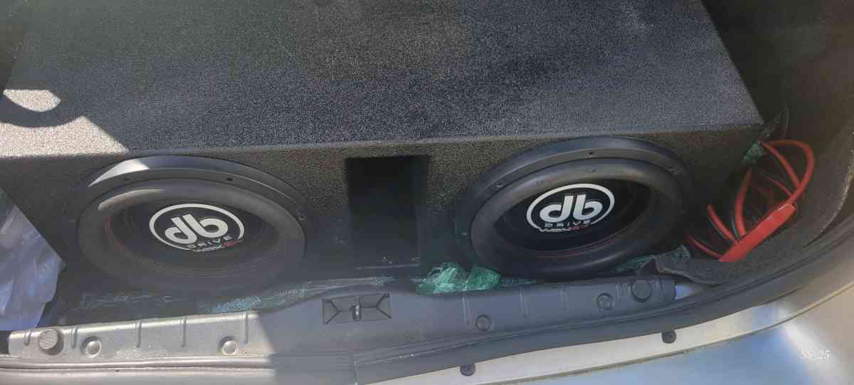 2 DB DRIVE WDX 2K 12 2500w Subwoofers in Vented Enclosure