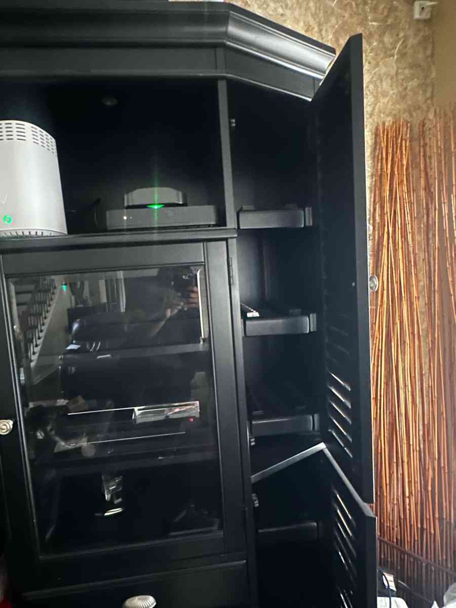 Entertainment center