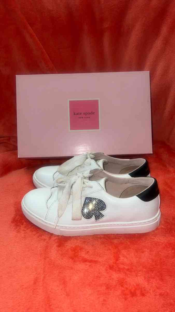 Kate Spade white leather shoes with black spade accent size