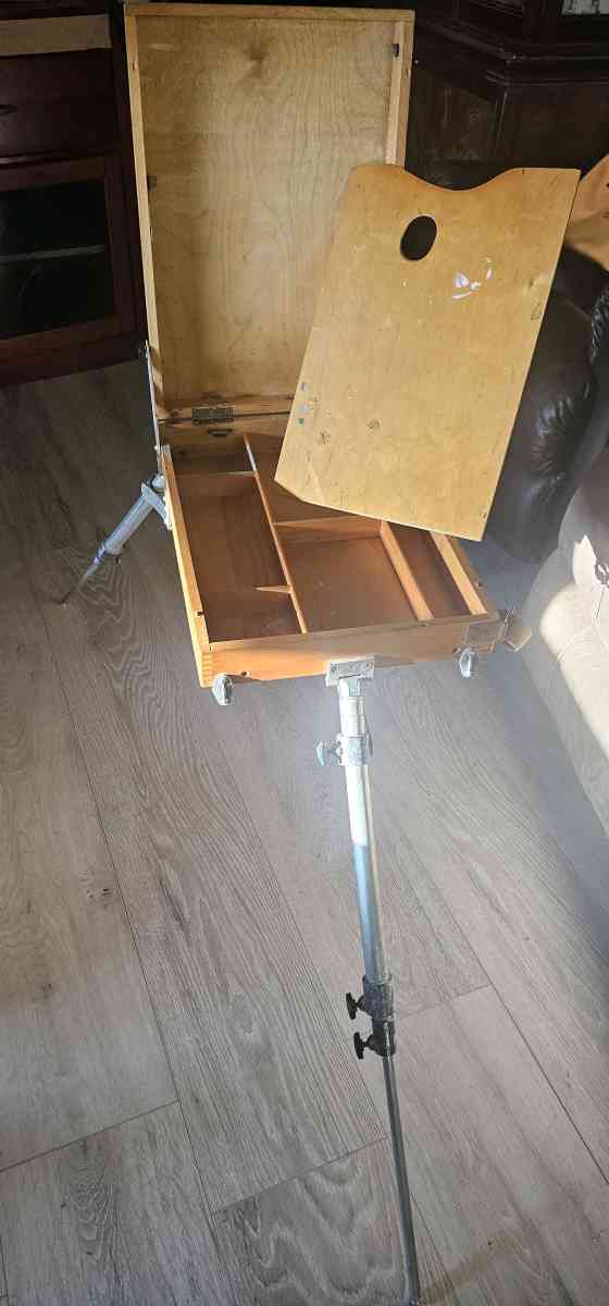 Russia n French field easel