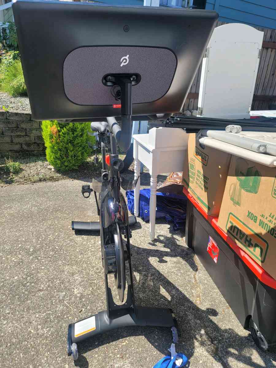 peloton stationary bike
