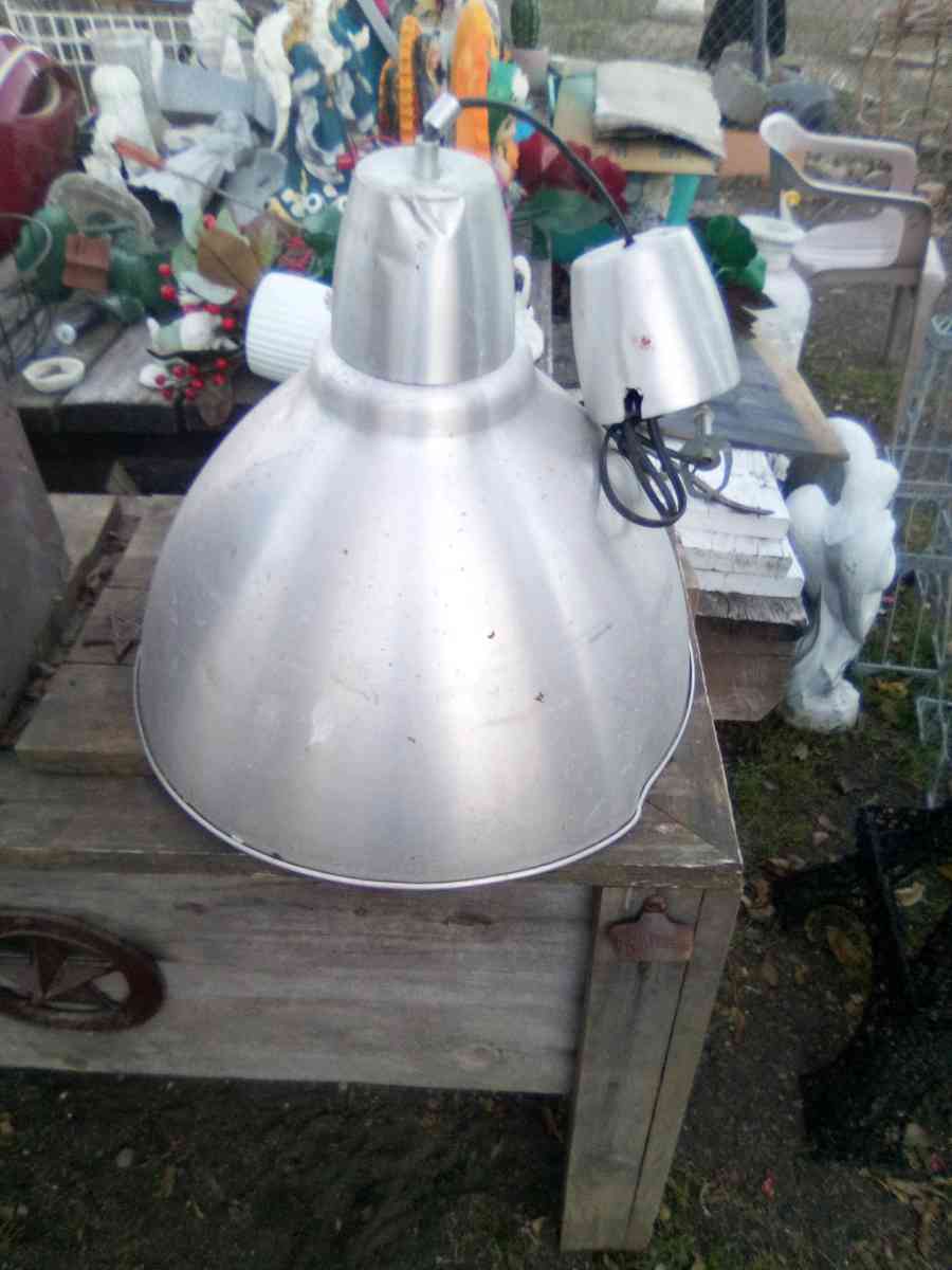 shoplifht or outside light