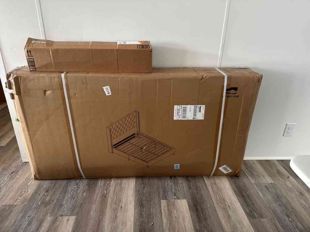 BRAND NEW queen bedframe