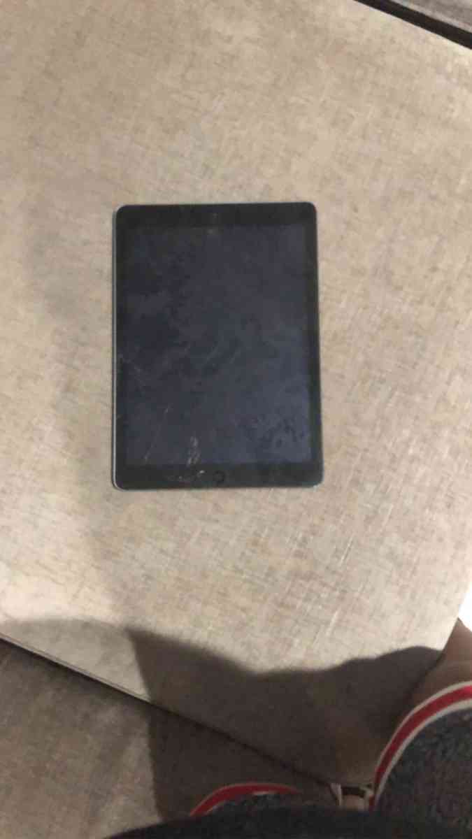 iPad has a crack on the screen but when you turn on No line