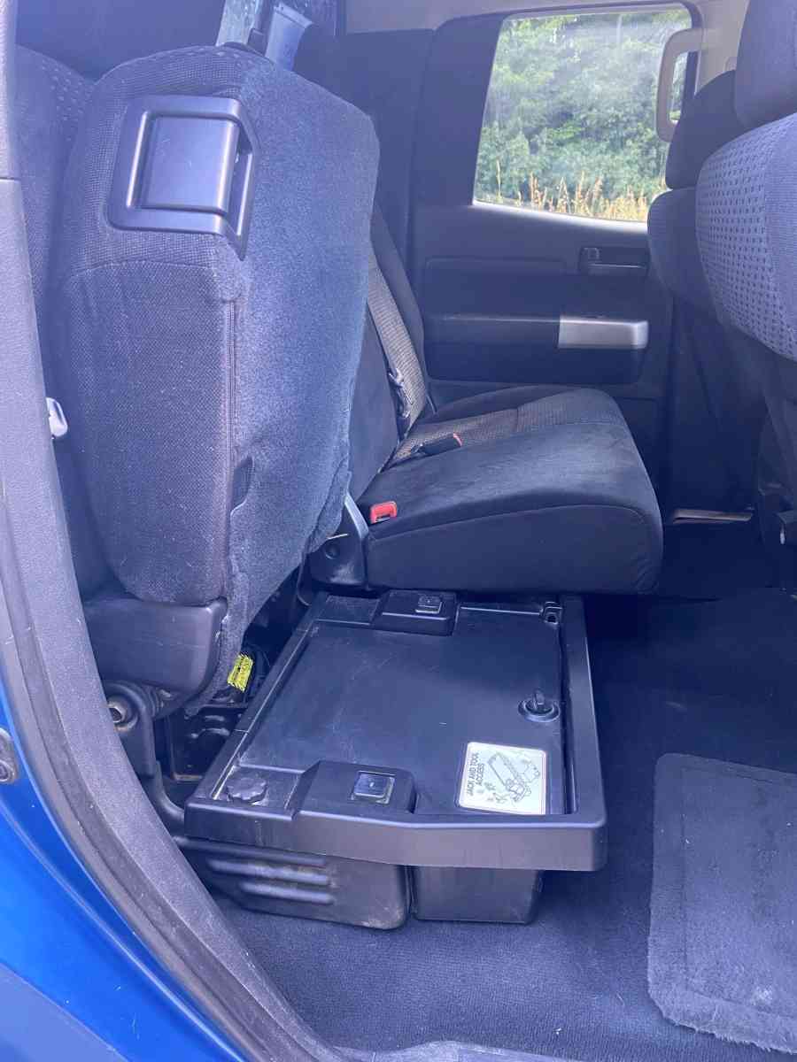 2007 Toyota Tundra SR5 57 V8 reg only shes a beast