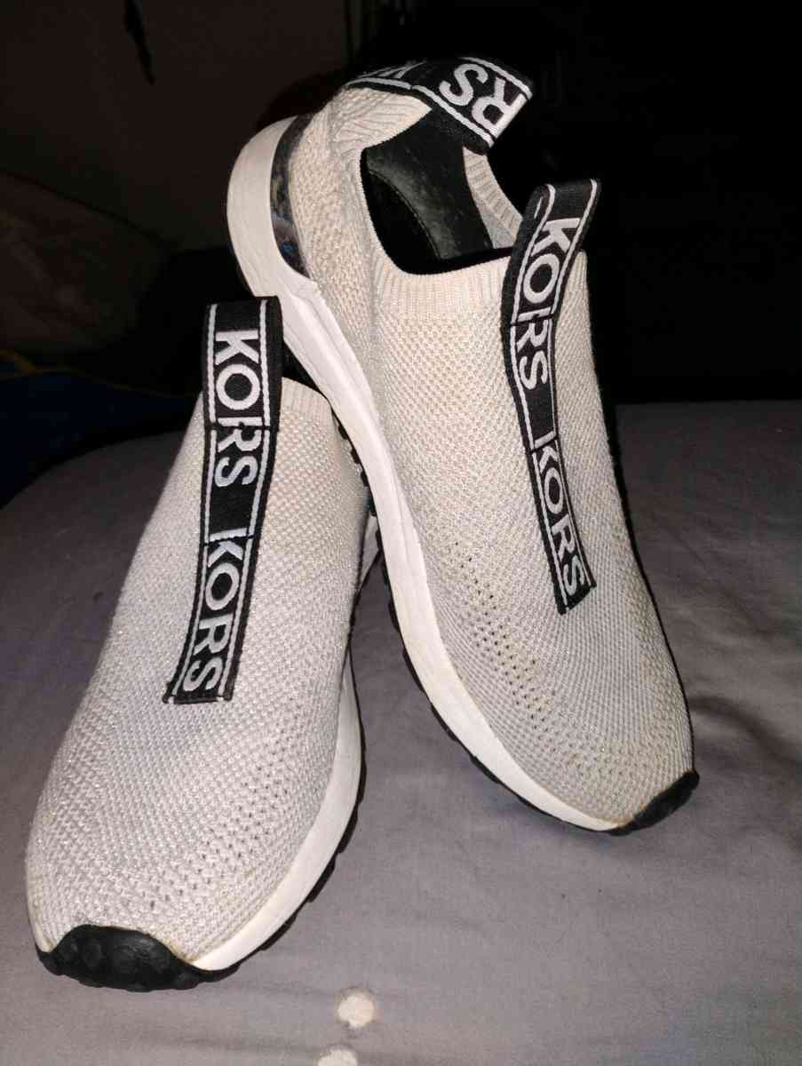Michael Kors size 9