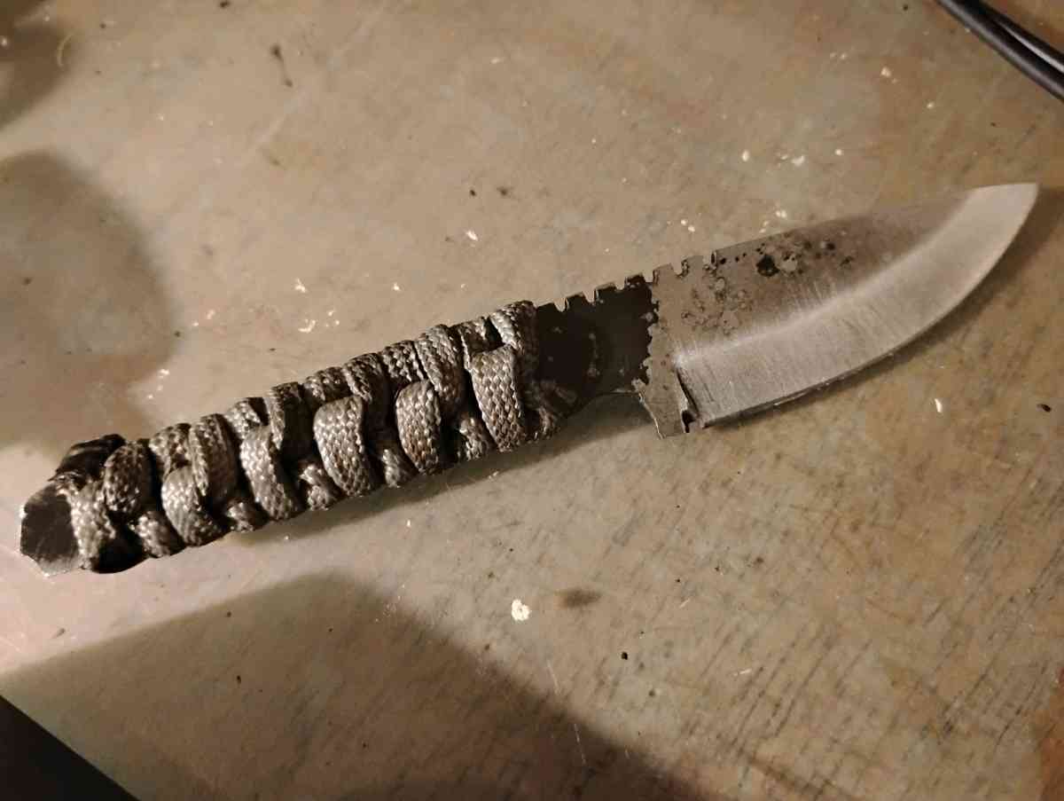 handcrafted fixed blade knife