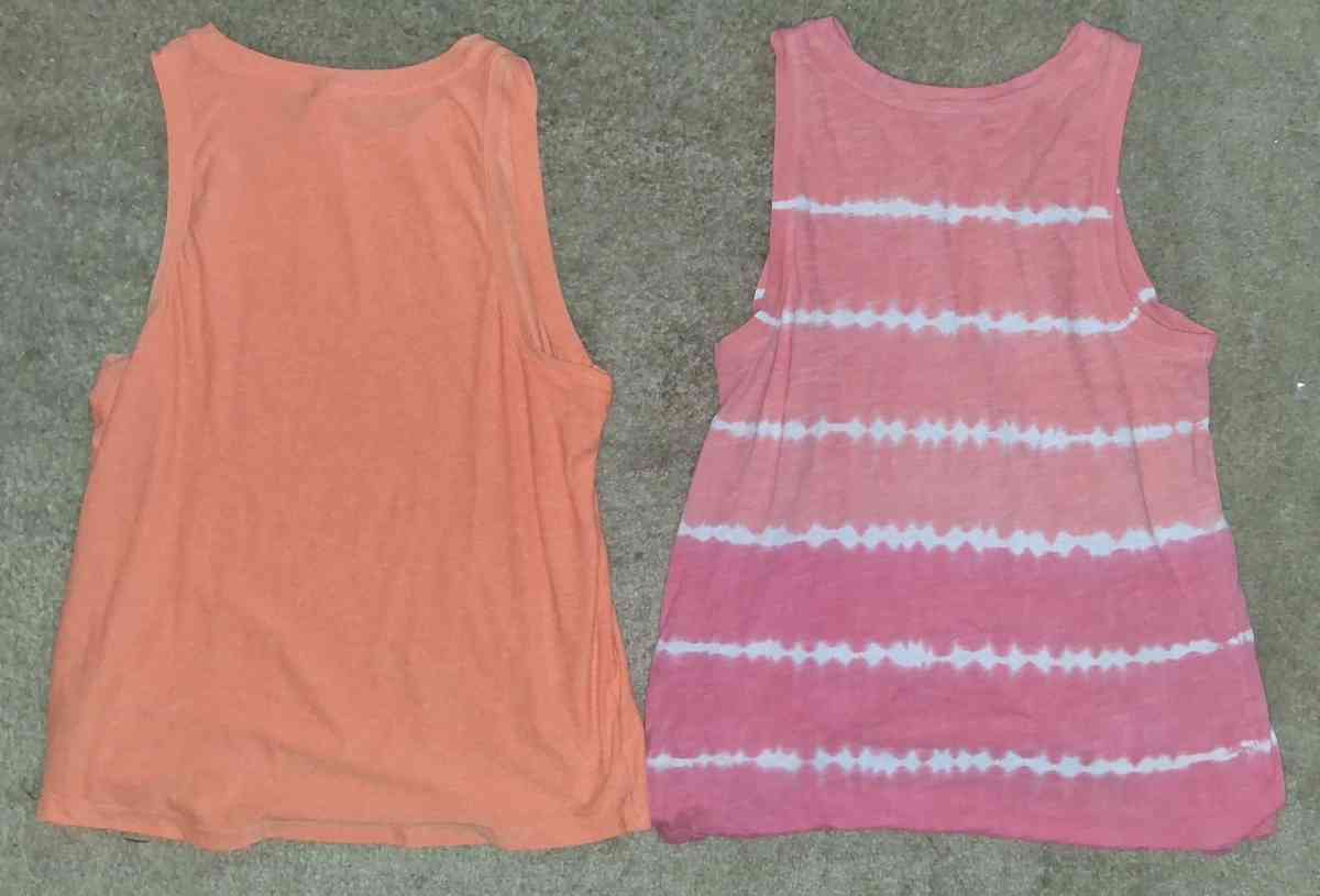 bundle Of 2 Womens tank tops size small