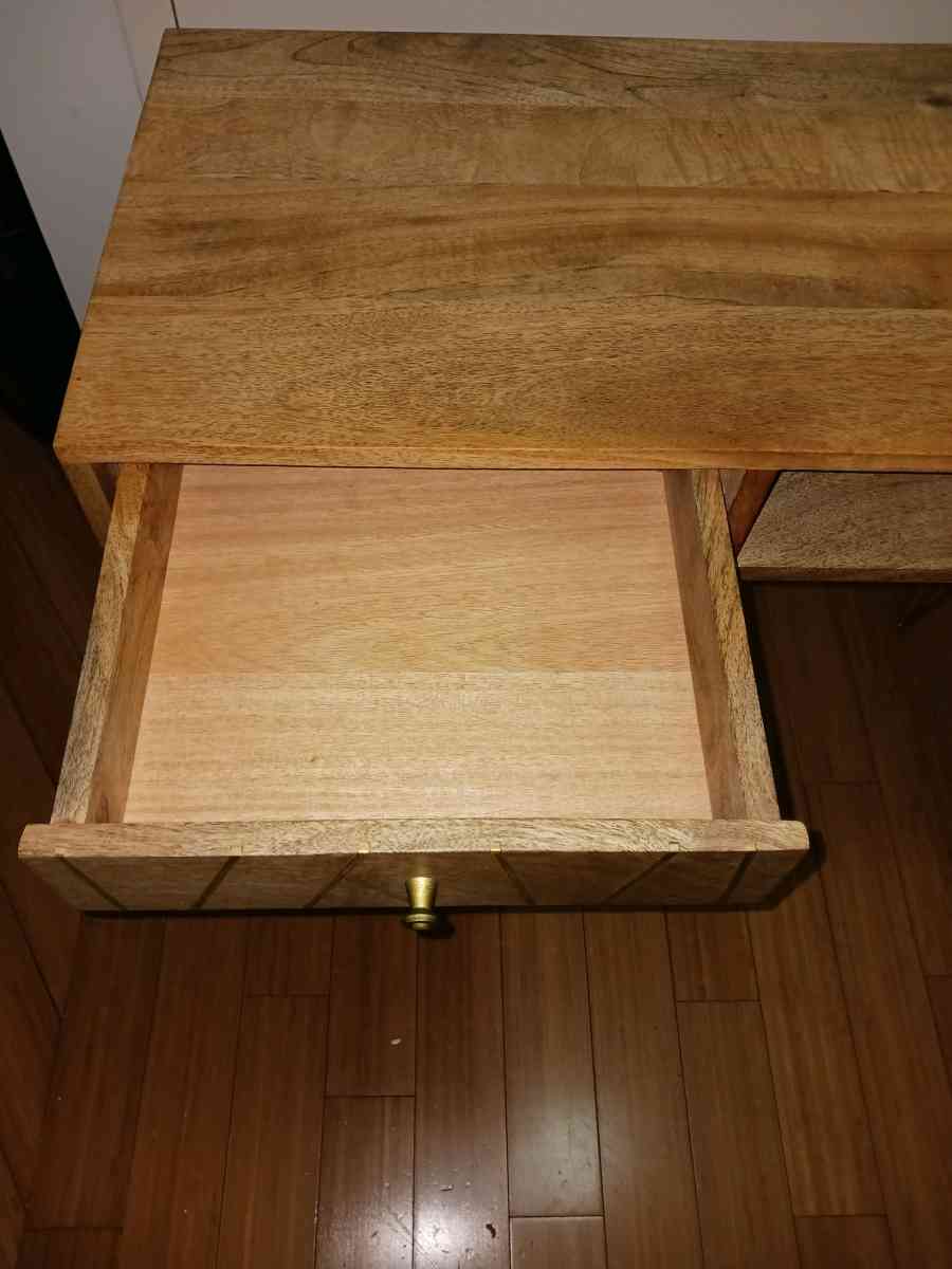 SAFAVIEH Marigold Wood Desk  Gold Legs  Modern  Stylish