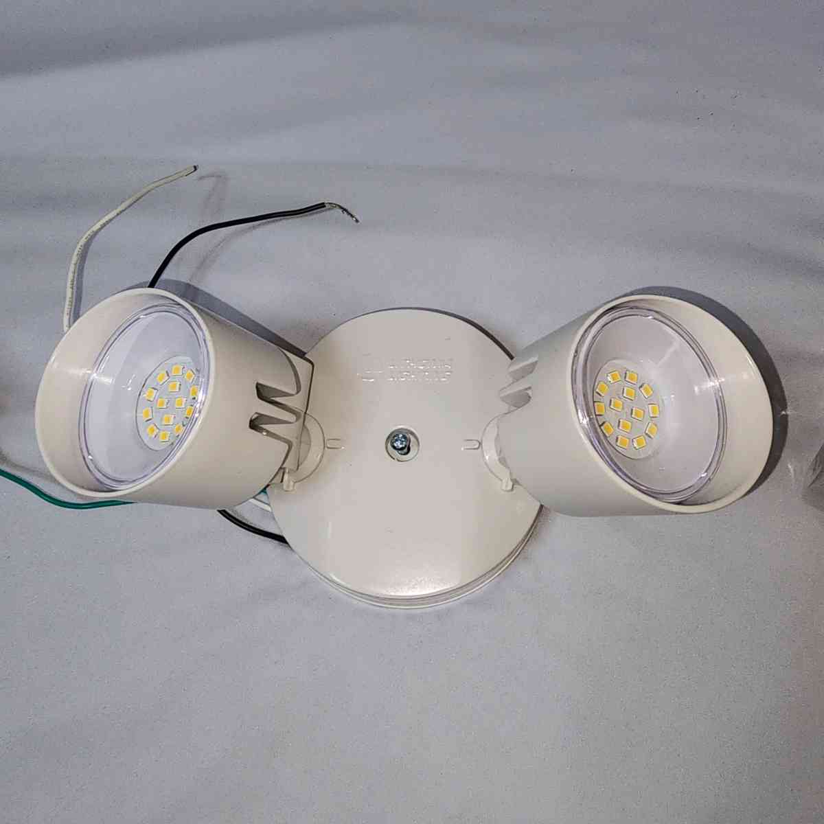 HOMEGUARD 2LIGHT LED OUTDOOR FLOOD LIGHTS WALL OR CEILING