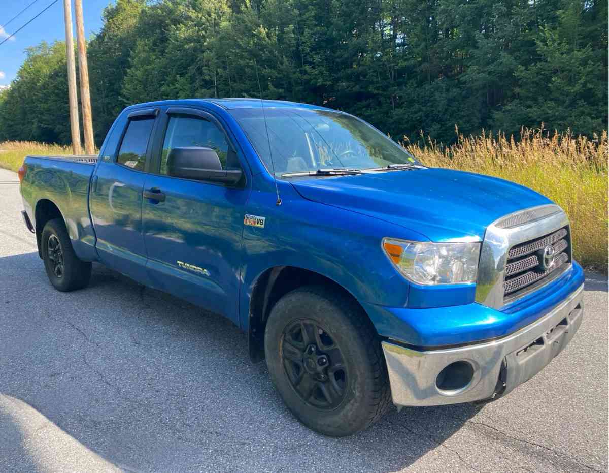 2007 Toyota Tundra SR5 57 V8 reg only shes a beast