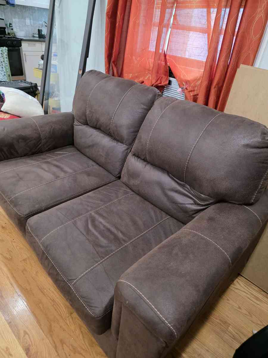 Ashley brown LOVE SEAT