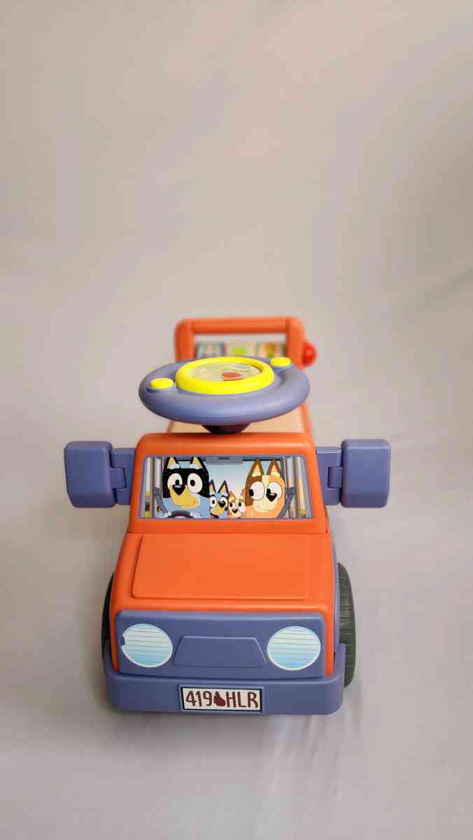 BLUEY FOOTTOFLOOR RIDEON TOY