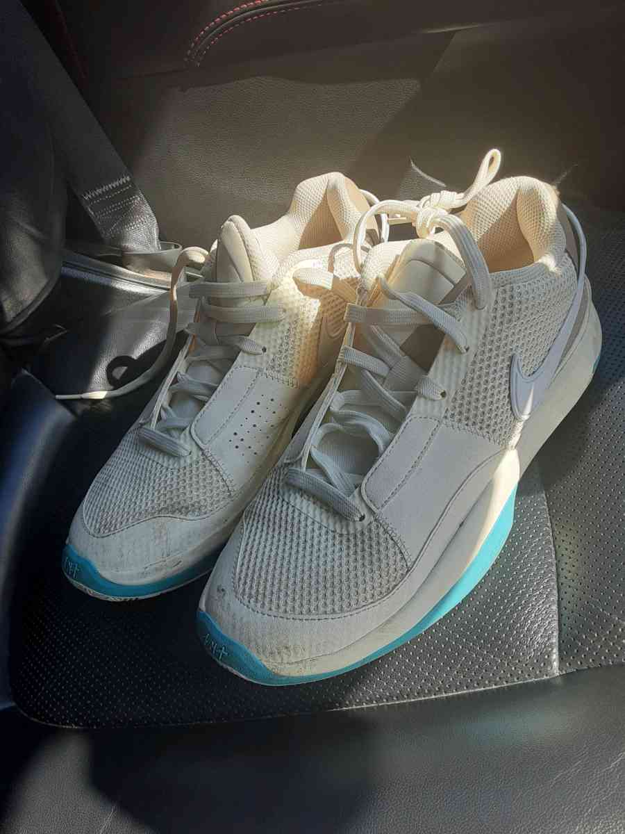 a pare of Nike for kid