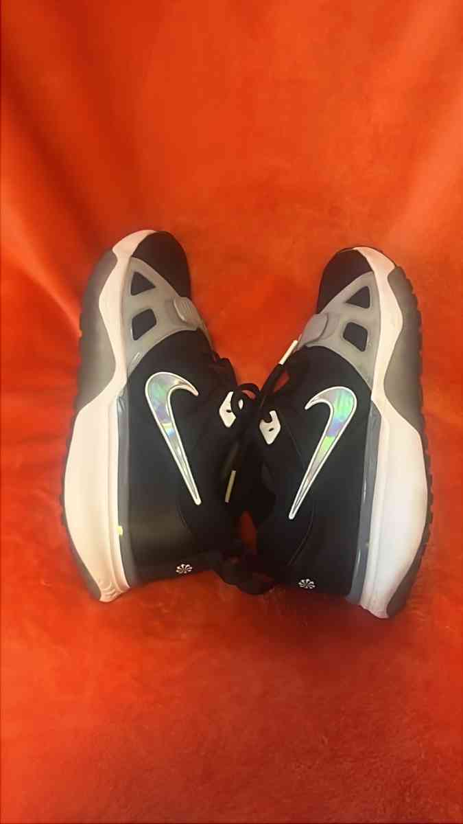 Size 11  Nike Air Zoom Diamond Elite Turf Black Iridescent